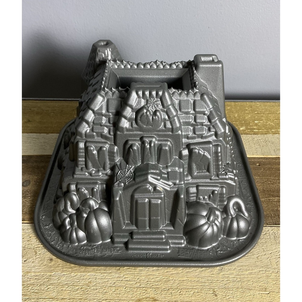 Nordic Ware Haunted Manor Bundt Cake Pan Cast Aluminum 3D House - Picture 2 of 6